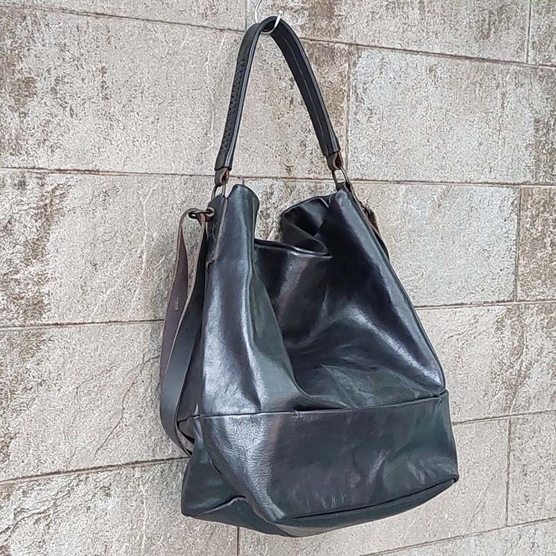 Delle Cose/Black Horse Leather Shoulder Bag