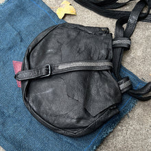 Load image into Gallery viewer, Move/Black leather waist bag/pouch