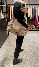 Load image into Gallery viewer, 義大利Vicmatie/Large shoulder bag