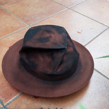 Load image into Gallery viewer, Move/Black brown felt hat