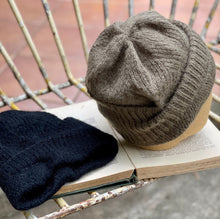 Load image into Gallery viewer, 日本設計師帽款/Unisex Mohair Knitting Cap (Khaki/Black)