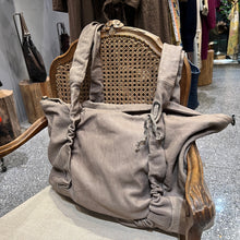 Load image into Gallery viewer, 義大利Vicmatie/Large shoulder bag