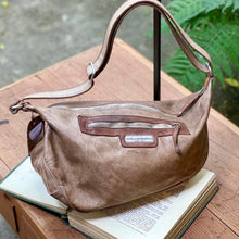 Load image into Gallery viewer, Vive La Difference/Light beige shoulder bag