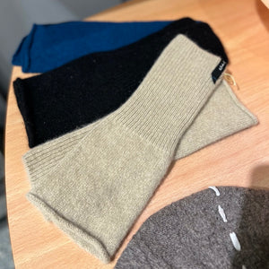 日本設計師手套/Cashmere Knitting Gloves (Black/Beige/Sea Blue)