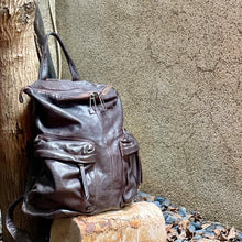 Load image into Gallery viewer, 義大利品牌/Dark Brown Backpack