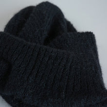 Load image into Gallery viewer, 日本設計師帽款/Unisex Mohair Knitting Cap (Khaki/Black)