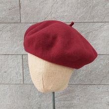 Load image into Gallery viewer, Doria/Wool Beret(Red/Caramel/Burgundy) - OBEIOBEI