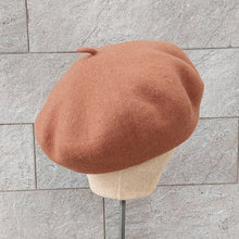 Load image into Gallery viewer, Doria/Wool Beret(Red/Caramel/Burgundy) - OBEIOBEI